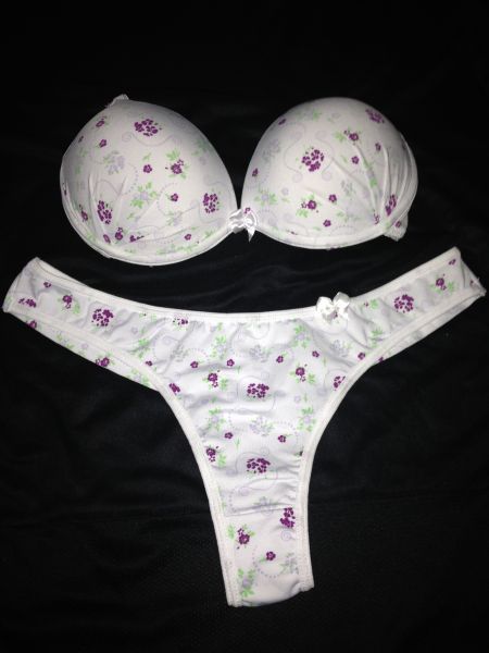 Lingerie Branca Com Floral Roxo - Calcinha Fio Dental
